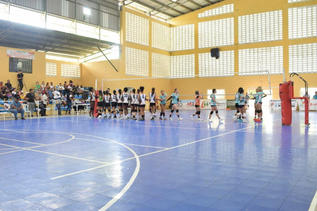 Atletas compitiendo en torneo